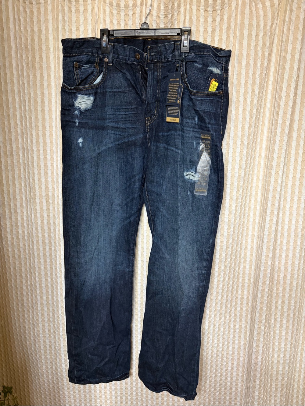Daniel Cremieux Men's Relaxed Fit Jeans in Dark Blue with Distressed Accents